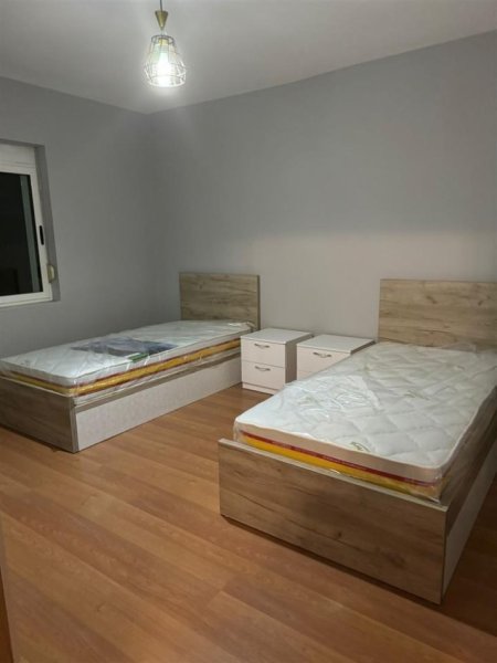 Tirane, jepet me qera apartament 2+1+Ballkon Kati 4, 75 m² 500 € (PRANE DELIJORGJIT)
