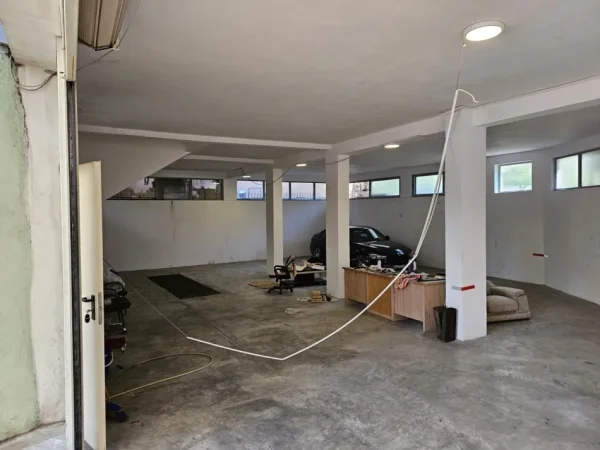 Tirane, jepet me qera garazh Kati -1, 150 m² 800 € (BARDHYL)