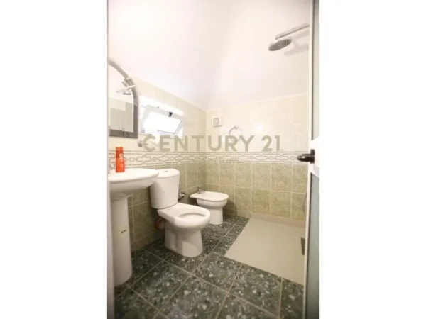 Tirane, shes hotel , 689 m² 1.250.000 € (Laprakë)