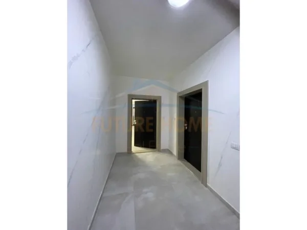 Durres, shitet apartament 1+1 Kati 4, 156 m² 120.000 € (Qerret , Durres)