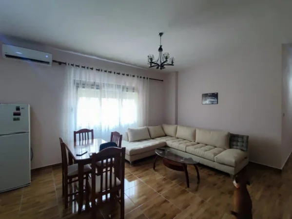 Tirane, jepet me qera apartament 2+1+Ballkon Kati 3, 100 m² 600 € (PRANE TOPTANIT QENDER)