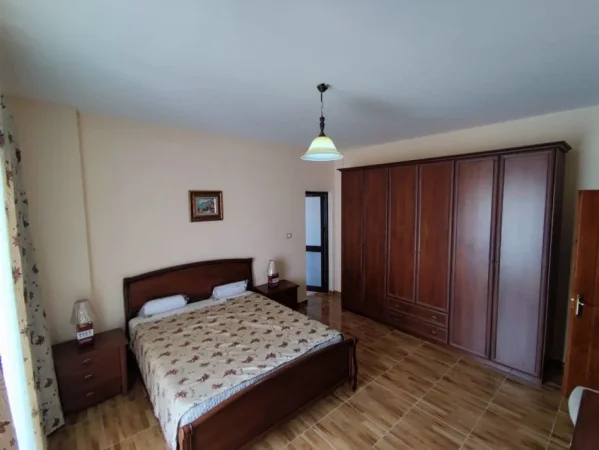 Tirane, jepet me qera apartament 2+1+Ballkon Kati 3, 100 m² 600 € (PRANE TOPTANIT QENDER)