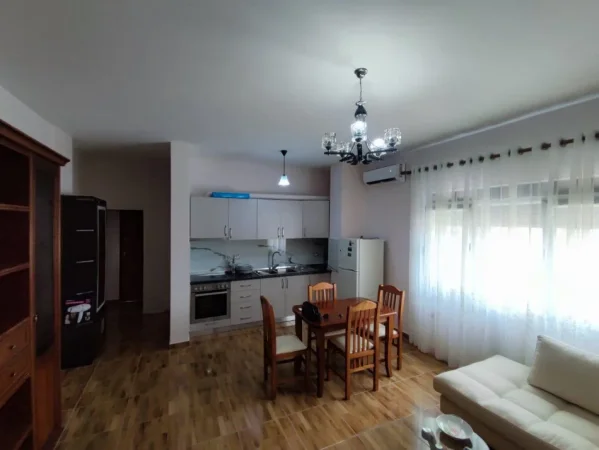 Tirane, jepet me qera apartament 2+1+Ballkon Kati 3, 100 m² 600 € (PRANE TOPTANIT QENDER)