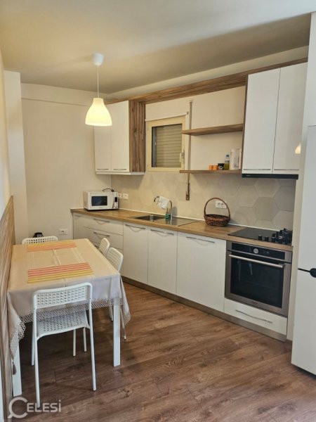 Tirane, jepet me qera apartament 1+1+Ballkon Kati 4, 74 m² 450 € (LIQENI I THATE)