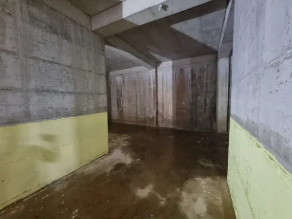 Tirane, shitet garazh Kati -2, 37 m² 32.000 € (Rruga e Durresit)