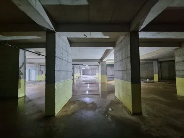 Tirane, shitet garazh Kati -2, 37 m² 32.000 € (Rruga e Durresit)