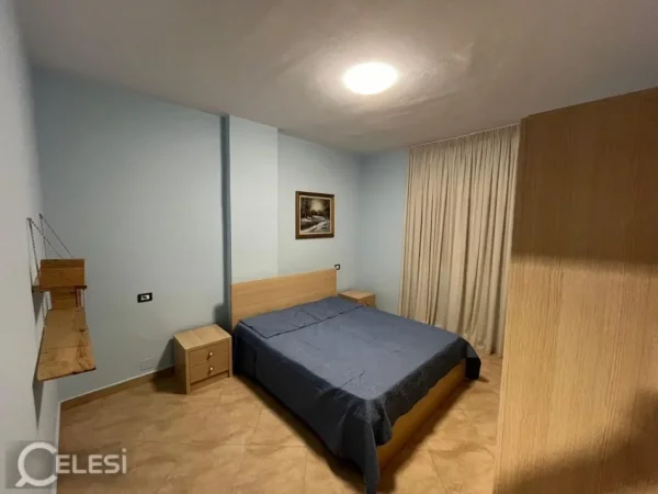 Tirane, jepet me qera apartament 2+1+Ballkon Kati 5, 118 m² 550 € (5 MAJI)