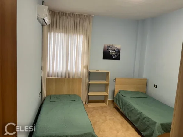 Tirane, jepet me qera apartament 2+1+Ballkon Kati 5, 118 m² 550 € (5 MAJI)