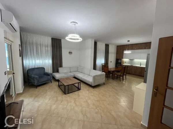 Tirane, jepet me qera apartament 2+1+Ballkon Kati 5, 118 m² 550 € (5 MAJI)