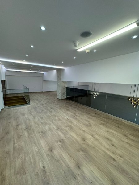 Tirane, shitet ambjent biznesi Kati 0, 80 m² 320.000 € (KOMUNA E PARISIT)