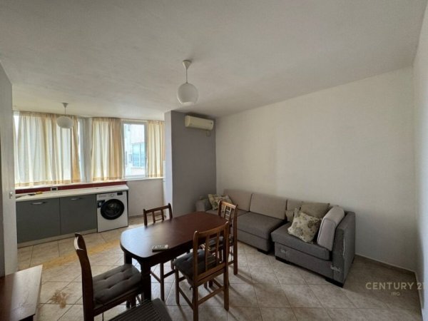 Tirane, jepet me qera apartament 2+1 Kati 7, 99 m² 550 € (Brryli)
