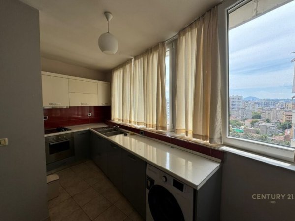 Tirane, jepet me qera apartament 2+1 Kati 7, 99 m² 550 € (Brryli)