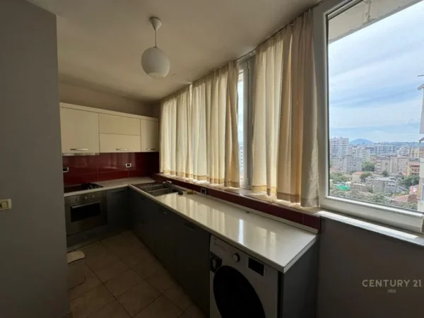 Tirane, jepet me qera apartament 2+1 Kati 7, 99 m² 550 € (Brryli)