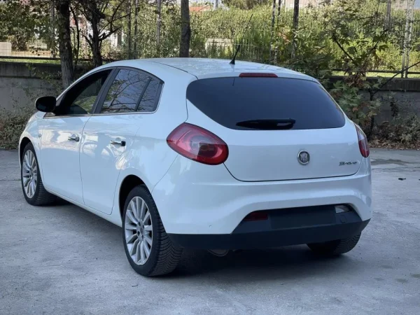 Tirane, shes makine FIAT BRAVO Benzin, e bardhë Klima 130.999 km 4.200 €