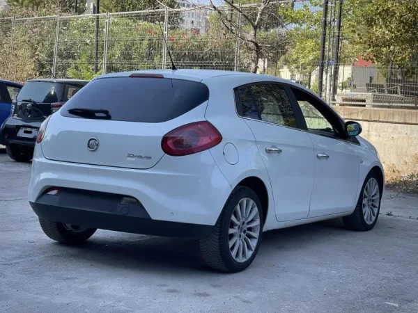 Tirane, shes makine FIAT BRAVO Benzin, e bardhë Klima 130.999 km 4.200 €