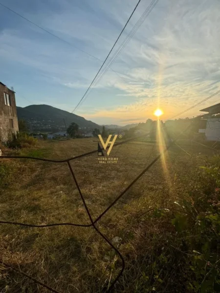 Tirane, shitet truall , 1.400 m² 130.000 € ( MULLET)