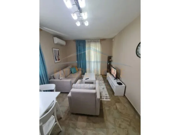 Tirane, jepet me qera apartament 2+1 Kati 3, 65 m² 600 € (Xhamia e Tabakeve)