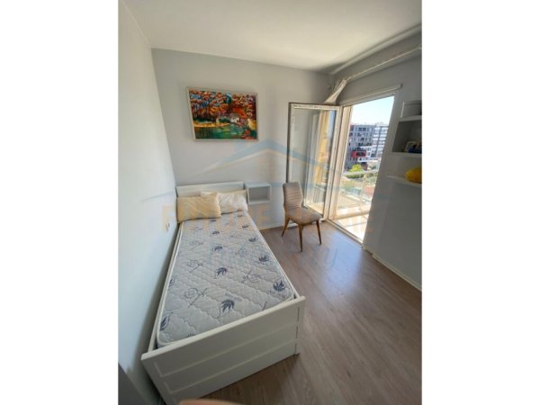 Tirane, jepet me qera apartament 2+1 Kati 6, 98 m² 650 € (Ali Demi)