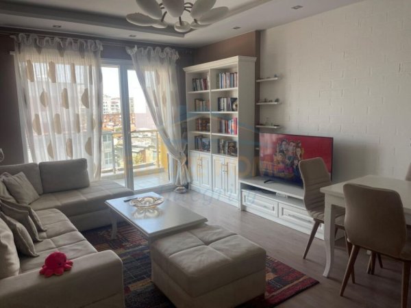 Tirane, jepet me qera apartament 2+1 Kati 6, 98 m² 650 € (Ali Demi)