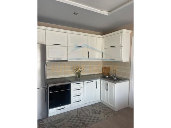 Tirane, jepet me qera apartament 2+1 Kati 6, 98 m² 650 € (Ali Demi)