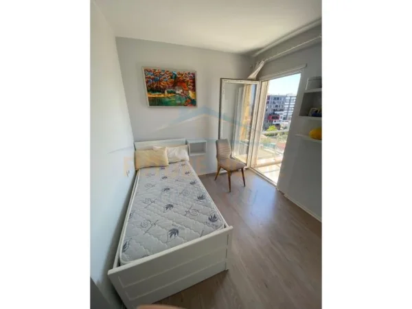 Tirane, jepet me qera apartament 2+1+Ballkon Kati 6, 98 m² 650 € (Ali Demi)