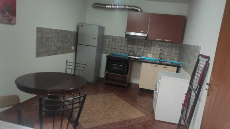 Tirane, jepet me qera Vile 2+1 Kati 2, 90 m² 450 € (Rrugen e Elbasanit)