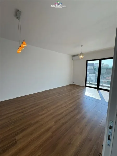 Tirane, jepet me qera zyre Kati 5, 70 m² 420 € (FARMACIA 10)