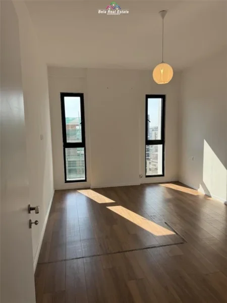 Tirane, jepet me qera zyre Kati 5, 70 m² 420 € (FARMACIA 10)