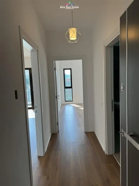 Tirane, jepet me qera zyre Kati 5, 70 m² 420 € (FARMACIA 10)