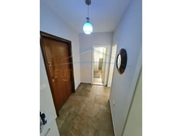 Tirane, jepet me qera apartament 2+1 Kati 3, 65 m² 550 € (XHAMIA E TABAKEVE)