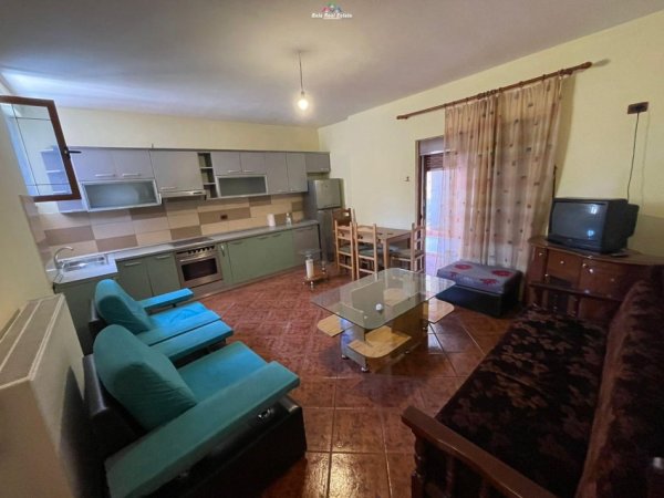 Tirane, jepet me qera Vile 2+1 Kati 2, 110 m² 400 € (5 maji)