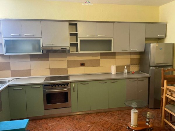 Tirane, jepet me qera Vile 2+1 Kati 2, 110 m² 400 € (5 maji)