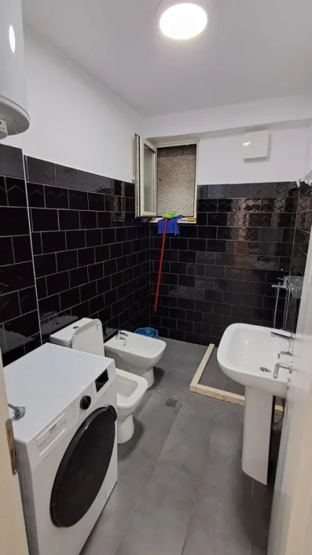 Tirane, jepet me qera apartament 2+1 Kati 4, 87 m² 350 € (shkoze)