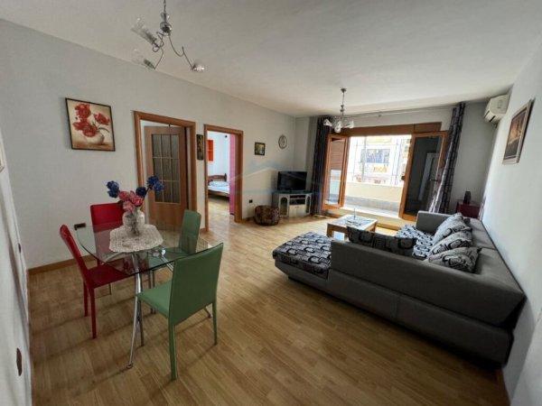 Tirane, jap me qera apartament 2+1+Ballkon Kati 3, 90 m² 500 € (Laprake)
