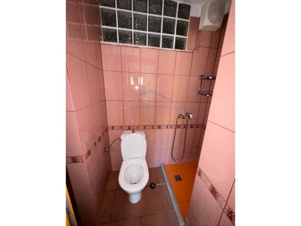 Tirane, jap me qera apartament 2+1+Ballkon Kati 3, 90 m² 500 € (Laprake)