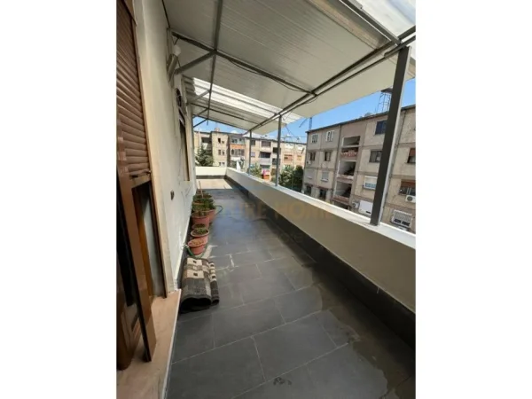 Tirane, jap me qera apartament 2+1+Ballkon Kati 3, 90 m² 500 € (Laprake)