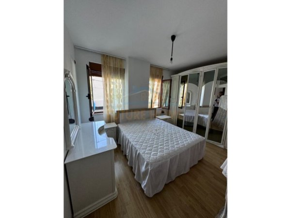 Tirane, jap me qera apartament 2+1+Ballkon Kati 3, 90 m² 500 € (Laprake)
