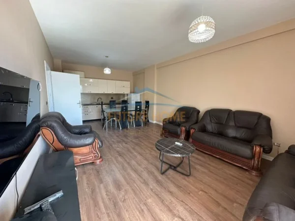 Tirane, jap me qera apartament 2+1 Kati 10, 83 m² 450 € (Rruga Teodor Keko)