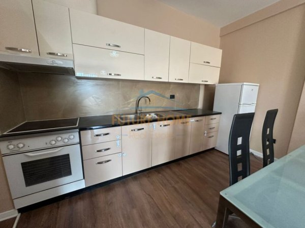 Tirane, jap me qera apartament 2+1 Kati 10, 83 m² 450 € (Rruga Teodor Keko)