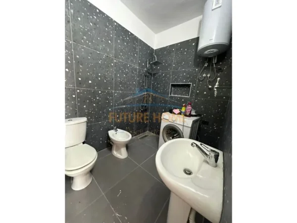 Tirane, jap me qera apartament 2+1 Kati 10, 83 m² 450 € (Rruga Teodor Keko)