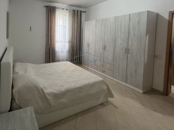 Tirane, jepet me qera apartament 2+1 , 400 € (Rruga e Kavajes)