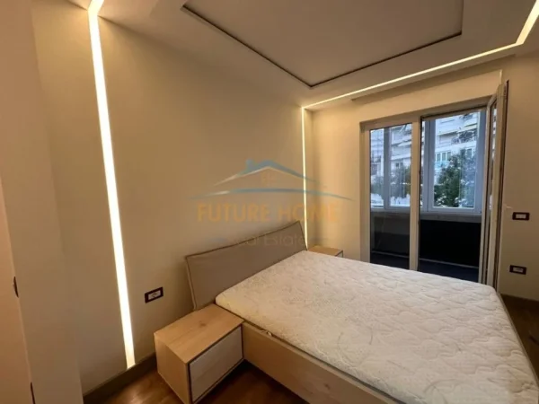 Tirane, jap me qera apartament 2+1+Ballkon Kati 2, 108 m² 750 € (Kopshtit Botanik, prane Xhamise)