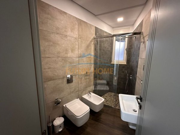Tirane, jap me qera apartament 2+1+Ballkon Kati 2, 108 m² 750 € (Kopshtit Botanik, prane Xhamise)