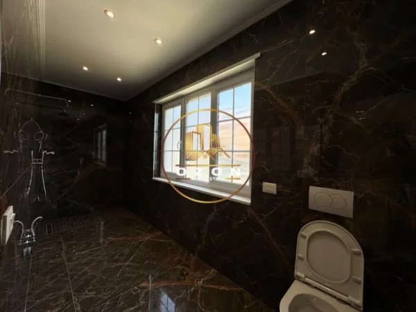 Vila 3-Katëshe Moderne me Qira në Rezidencën Akacia Hills, Mjull Bathore!