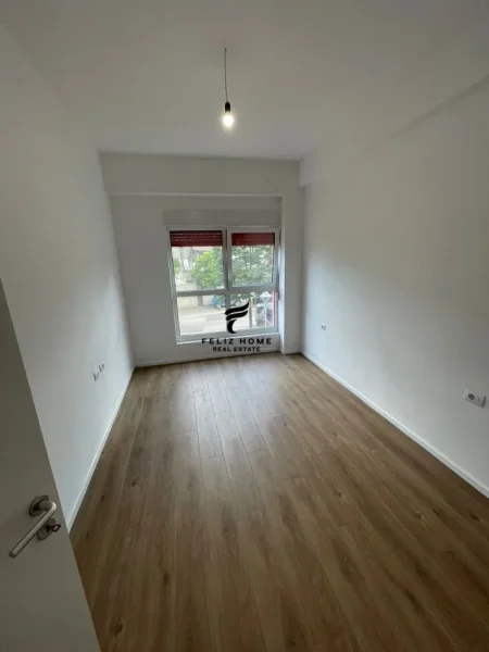 Tirane, jepet me qera zyre Kati 2, 67 m² 400 € (ALI DEMI)