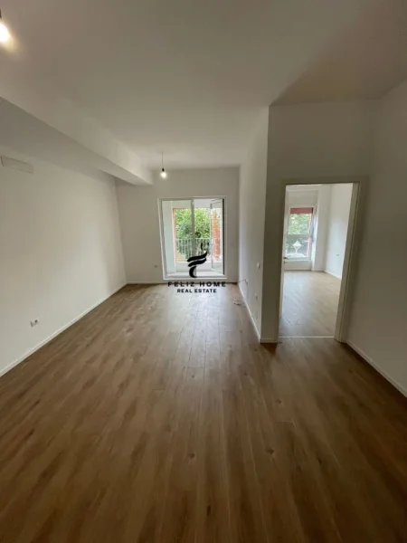 Tirane, jepet me qera zyre Kati 2, 67 m² 400 € (ALI DEMI)