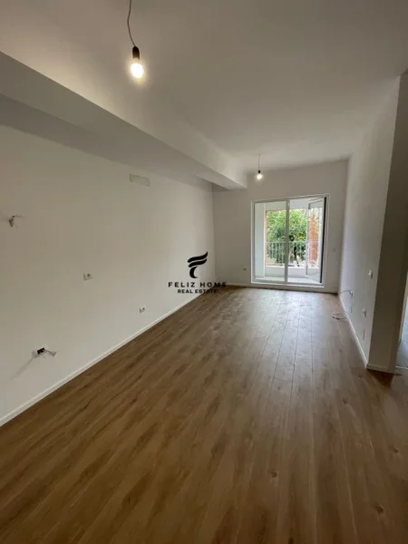 Tirane, jepet me qera zyre Kati 2, 67 m² 400 € (ALI DEMI)