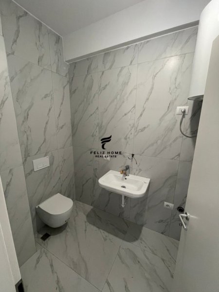 Tirane, jepet me qera zyre Kati 2, 67 m² 400 € (ALI DEMI)