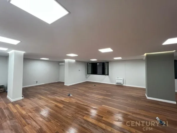 Tirane, shes ambjent biznesi , 140 m² 399.000 € (Shallvaret)