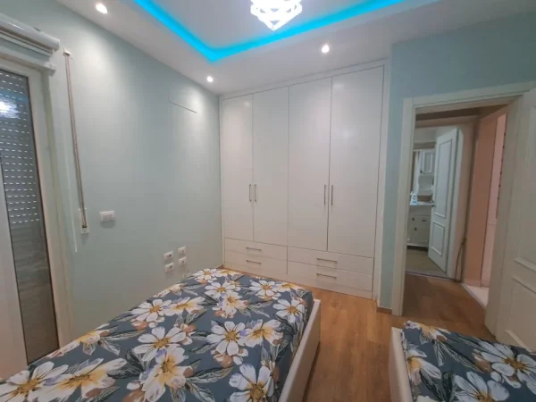 Tirane, Apartament 2+1 per shitje ose per qira  Kati 3, 108 m²  ( Kodra e Diellit )